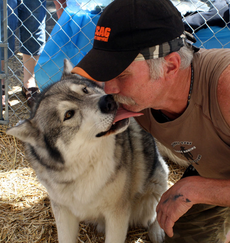 2009 Shadfest, Lamberville, NJ Bandit gives visitor a big, wet kiss.