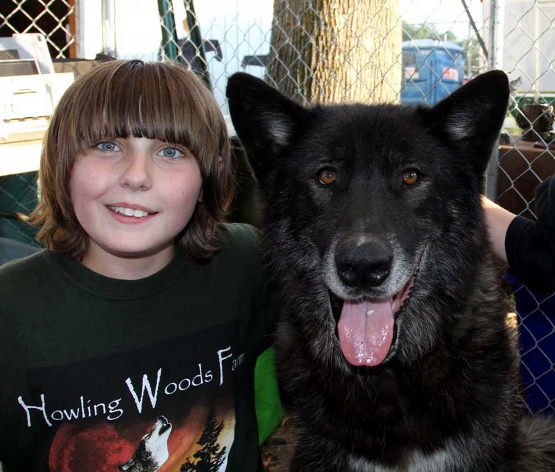 Middlesex County Fair Aug 2010 Samson poses with Howling Woods Farm fan